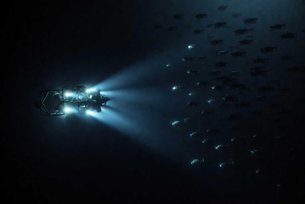 Boeing Orca American XLUUV vs Chinese AJX-002 swarm — asymmetric comparison